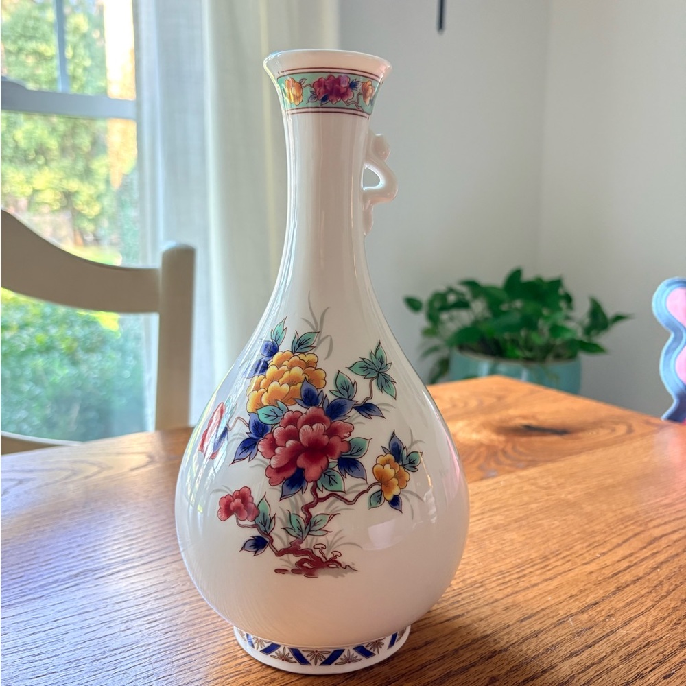 Fashionware bottle with Asian floral motif- fine bone China- great condition.